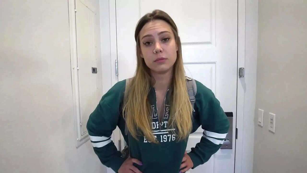 “I don’t want anyone knowing Im wacking my stepbrother off” Avery Christy tells Stepbro – S11:E10